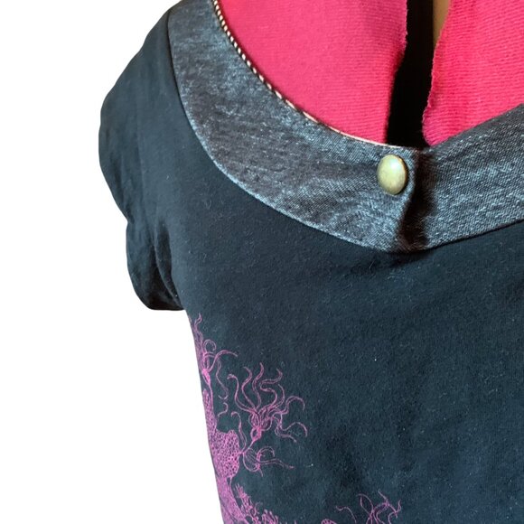 EVE LAVOIE - V neck grey black tees t-shirt with pink print - Medium - Picture 2 of 9